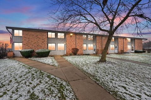 Photo of 1522 Big Bend Rd, Waukesha, WI 53189 (MLS # 1944192)