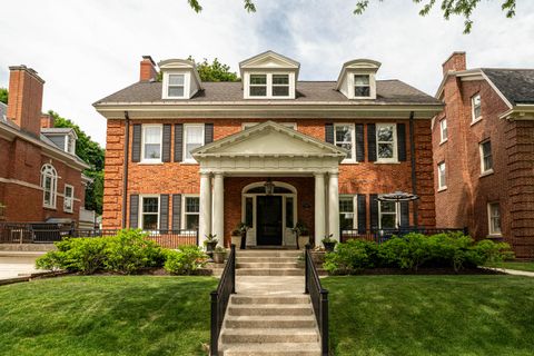 Photo of 3053 N Summit Ave, Milwaukee, WI 53211 (MLS # 1964772)
