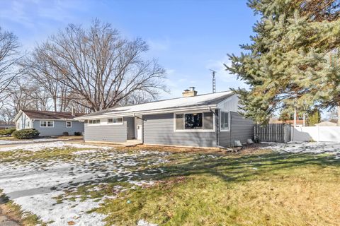 Photo of 2211 Hawthorne Ave, Janesville, WI 53545 (MLS # 1945612)