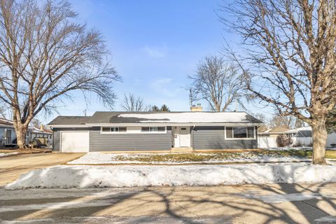 Photo of 2211 Hawthorne Ave, Janesville, WI 53545 (MLS # 1945612)