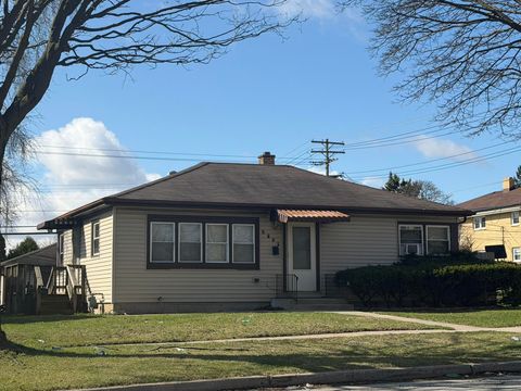 Photo of 7519 W CONGRESS St, Milwaukee, WI 53218 (MLS # 1957349)