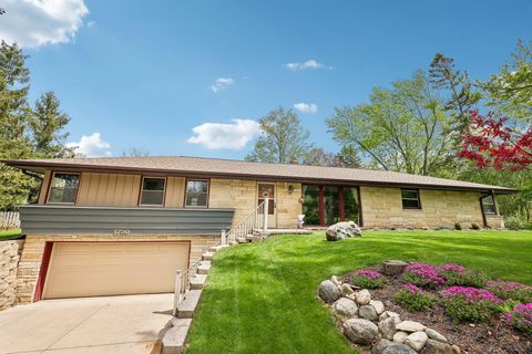 Photo of 1730 S Lilly Ln, New Berlin, WI 53146 (MLS # 1961279)