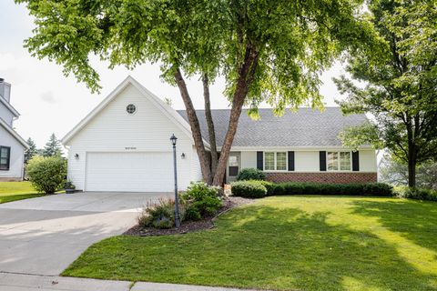 Photo of W143N5006 Brook Falls Dr, Menomonee Falls, WI 53051 (MLS # 1928042)