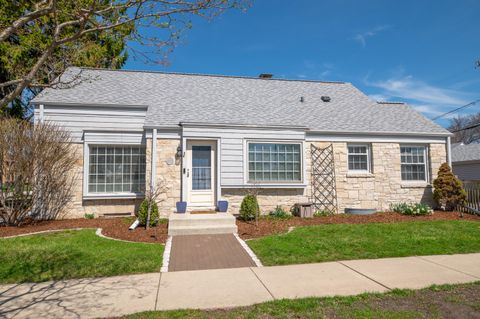 Photo of 8528 W Meinecke Ave, Wauwatosa, WI 53226 (MLS # 1958110)