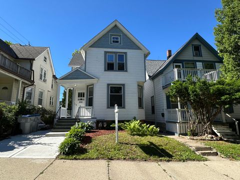 Photo of 1711 E Belleview Pl, Milwaukee, WI 53211 (MLS # 1968297)