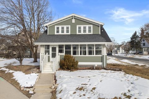 Photo of 601 N Church St, Watertown, WI 53098 (MLS # 1950348)
