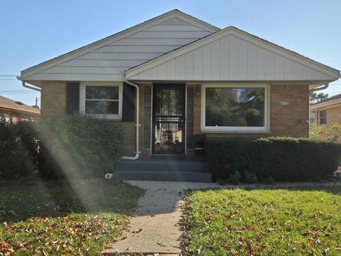 Photo of 4672 N 69th St, Milwaukee, WI 53218 (MLS # 1985827)
