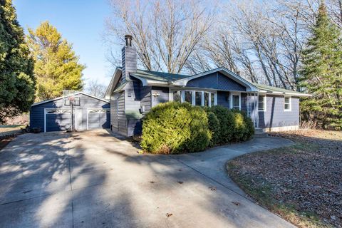 Photo of 9705 8th Ave, Pleasant Prairie, WI 53158 (MLS # 1947346)