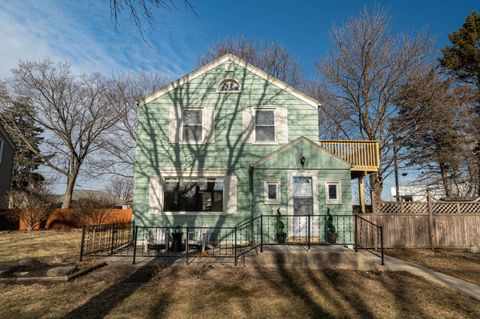 Photo of 160 E Gauer Cir, Milwaukee, WI 53207 (MLS # 1951470)