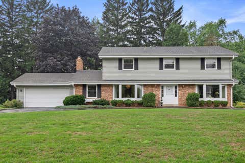 Photo of 1825 Jean Marie Ct, Brookfield, WI 53005 (MLS # 1976755)