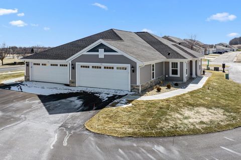 Photo of 532 Hunter Oaks Blvd, Watertown, WI 53094 (MLS # 1959479)