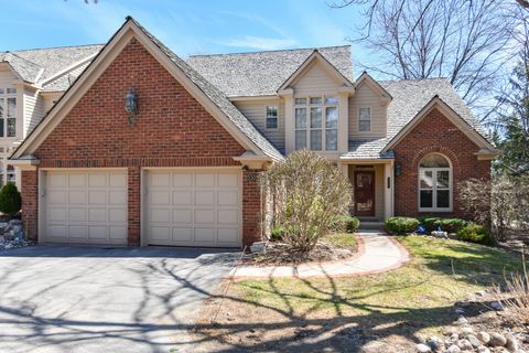 Photo of 530 Park Cir, Elm Grove, WI 53122 (MLS # 1957382)