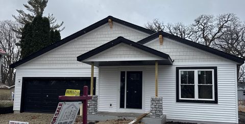 Photo of 622 Maple St, Fort Atkinson, WI 53538 (MLS # 1946382)