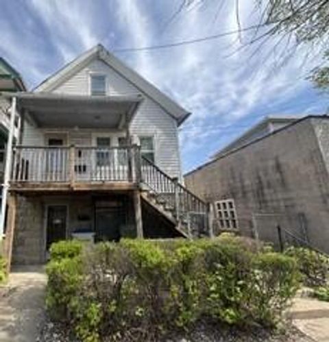 Photo of 1016 E Land Pl, Milwaukee, WI 53202 (MLS # 1962882)