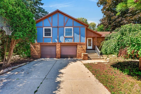 Photo of 4004 Greenwood Ct, Sheboygan, WI 53081 (MLS # 1977773)
