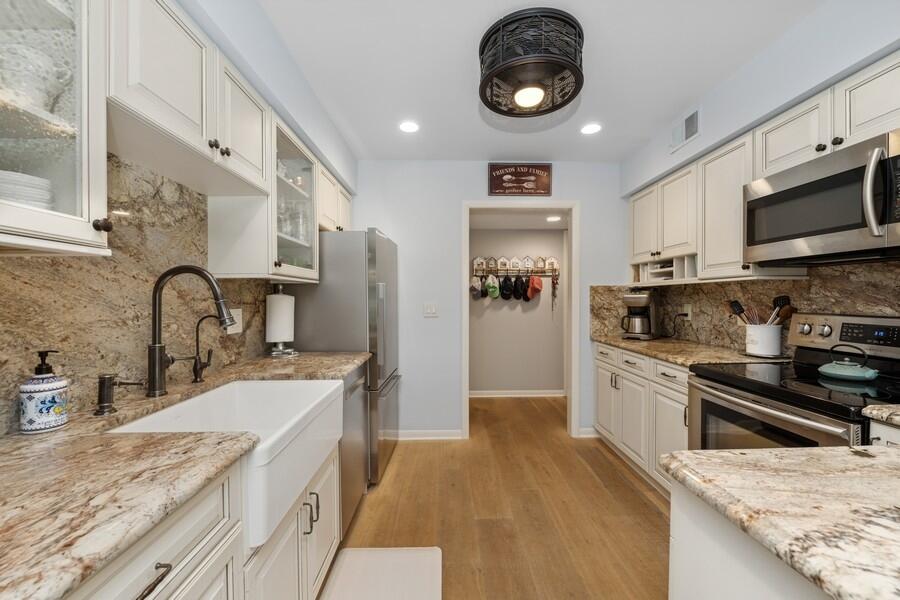 Fontana, Wisconsin 53125, United States, 2 Bedrooms Bedrooms, ,2 BathroomsBathrooms,Residential,Active,146838