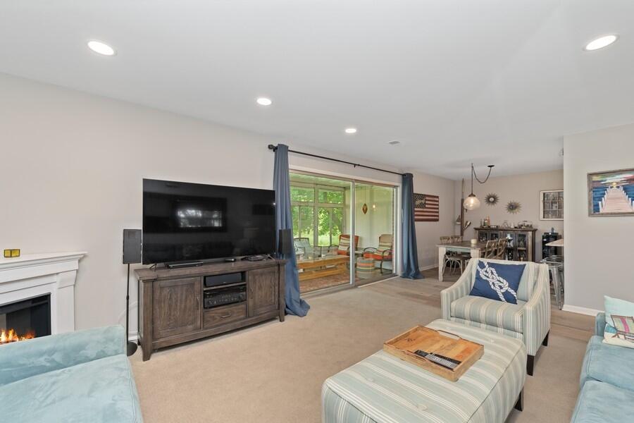 Fontana, Wisconsin 53125, United States, 2 Bedrooms Bedrooms, ,2 BathroomsBathrooms,Residential,Active,146838