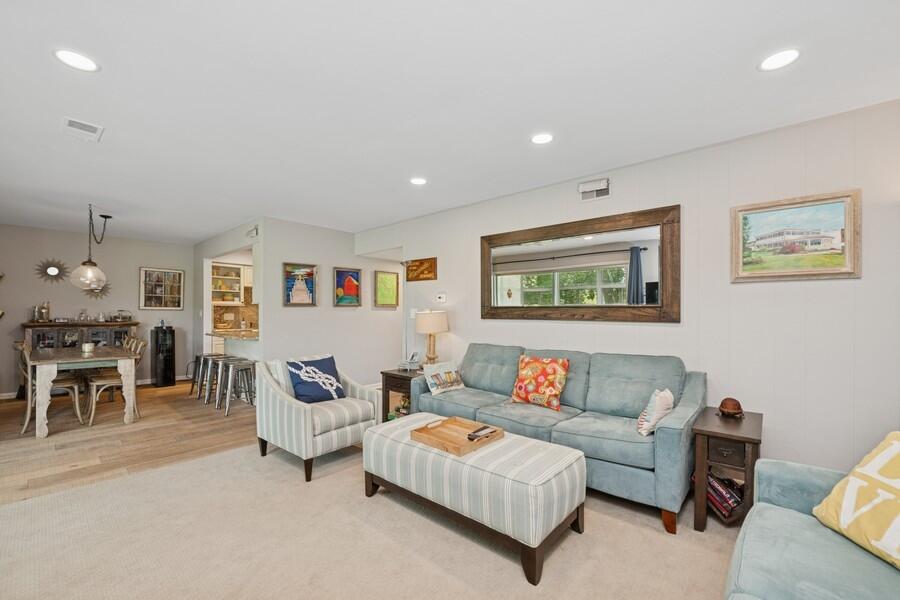 Fontana, Wisconsin 53125, United States, 2 Bedrooms Bedrooms, ,2 BathroomsBathrooms,Residential,Active,146838