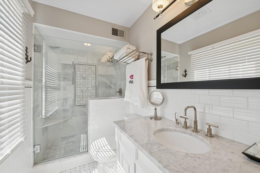 Fontana, Wisconsin 53125, United States, 2 Bedrooms Bedrooms, ,2 BathroomsBathrooms,Residential,Active,146838