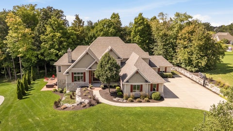 Photo of 1265 Lorien Ct, Brookfield, WI 53045 (MLS # 1977641)