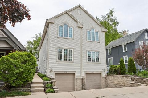 Photo of 1739 N Warren Ave, Milwaukee, WI 53202 (MLS # 1963664)