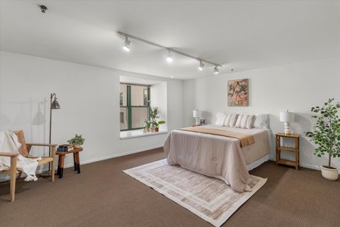 Photo of 270 E Highland Ave, Milwaukee, WI 53202 (MLS # 1926302) Photo of 270 E Highland Ave, Milwaukee, WI 53202 (MLS # 1926302)