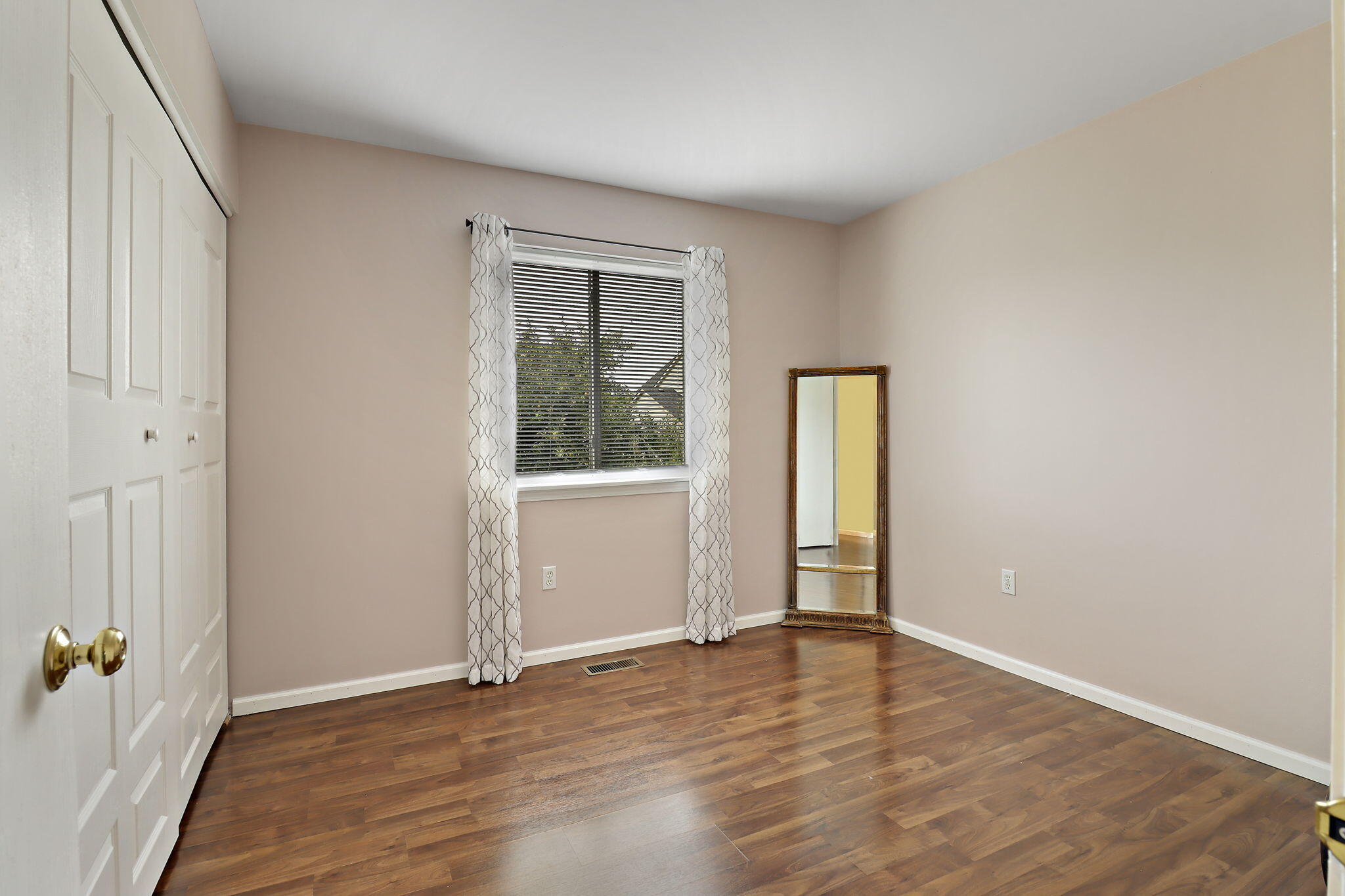 Kenosha, Wisconsin 53142, United States, 4 Bedrooms Bedrooms, ,5 BathroomsBathrooms,Residential,Active,171020