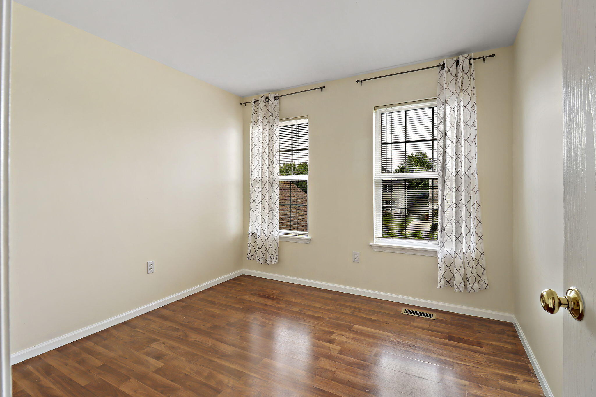 Kenosha, Wisconsin 53142, United States, 4 Bedrooms Bedrooms, ,5 BathroomsBathrooms,Residential,Active,171020