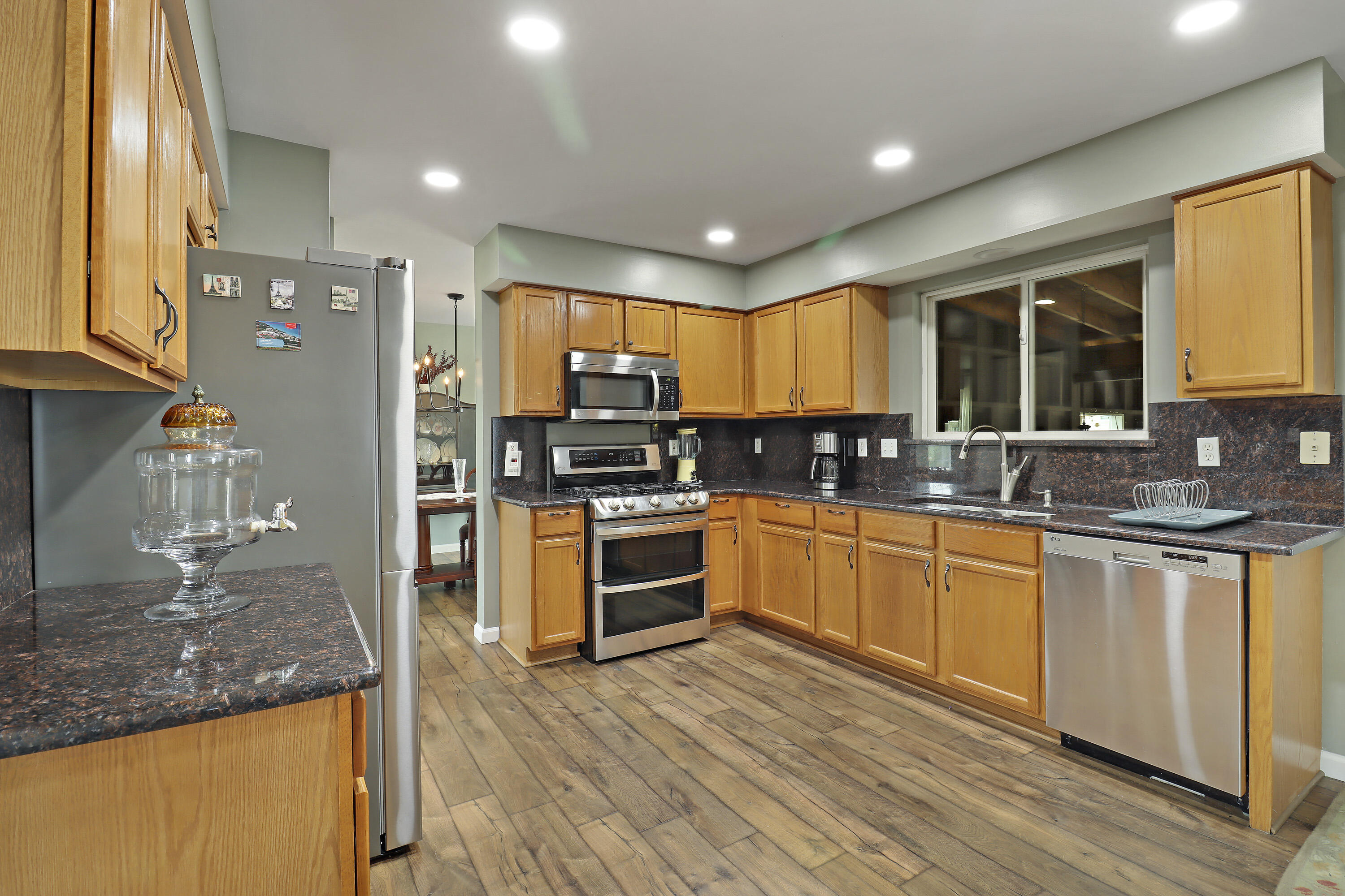 Kenosha, Wisconsin 53142, United States, 4 Bedrooms Bedrooms, ,5 BathroomsBathrooms,Residential,Active,171020