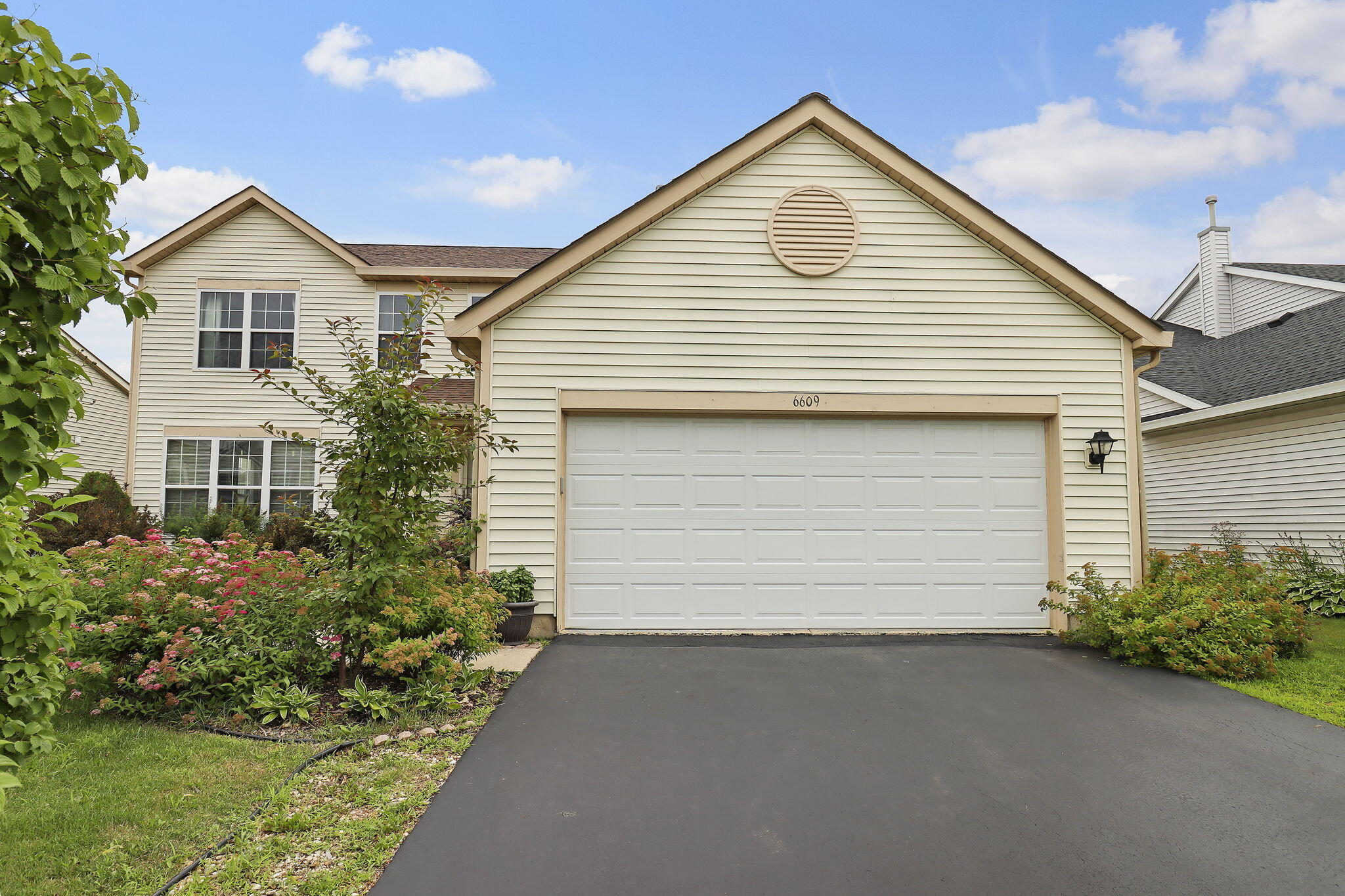 Kenosha, Wisconsin 53142, United States, 4 Bedrooms Bedrooms, ,5 BathroomsBathrooms,Residential,Active,171020