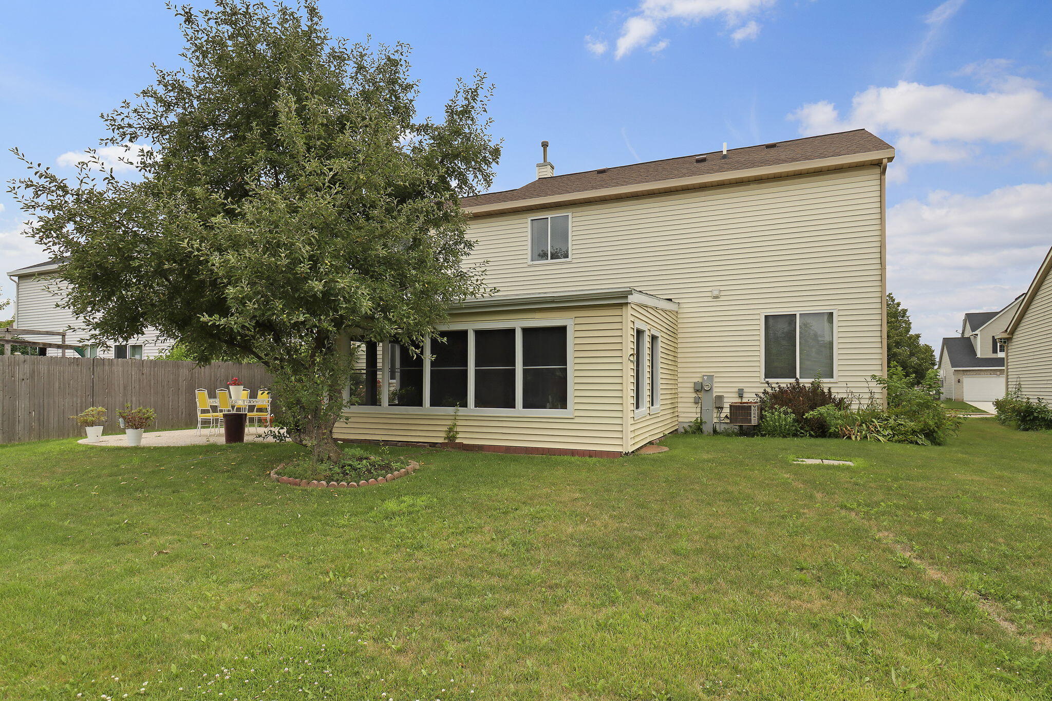 Kenosha, Wisconsin 53142, United States, 4 Bedrooms Bedrooms, ,5 BathroomsBathrooms,Residential,Active,171020