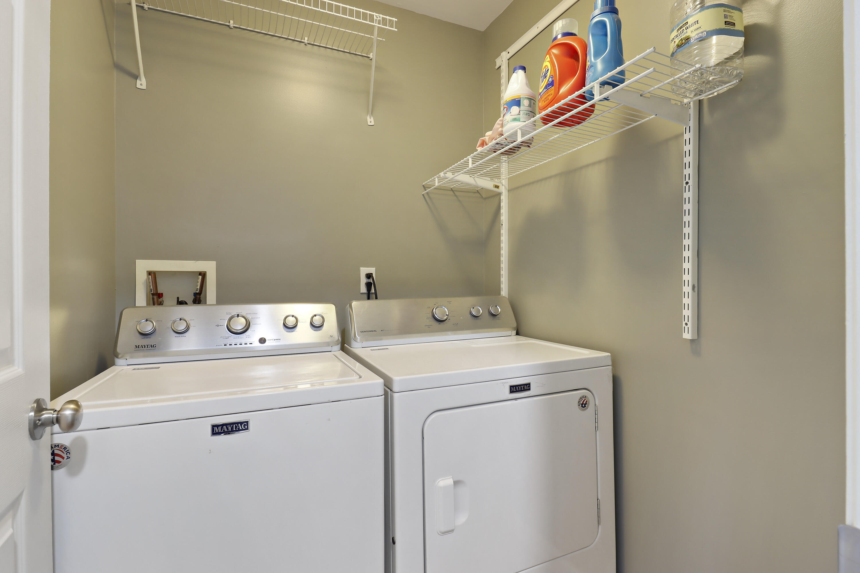 Kenosha, Wisconsin 53142, United States, 4 Bedrooms Bedrooms, ,5 BathroomsBathrooms,Residential,Active,171020