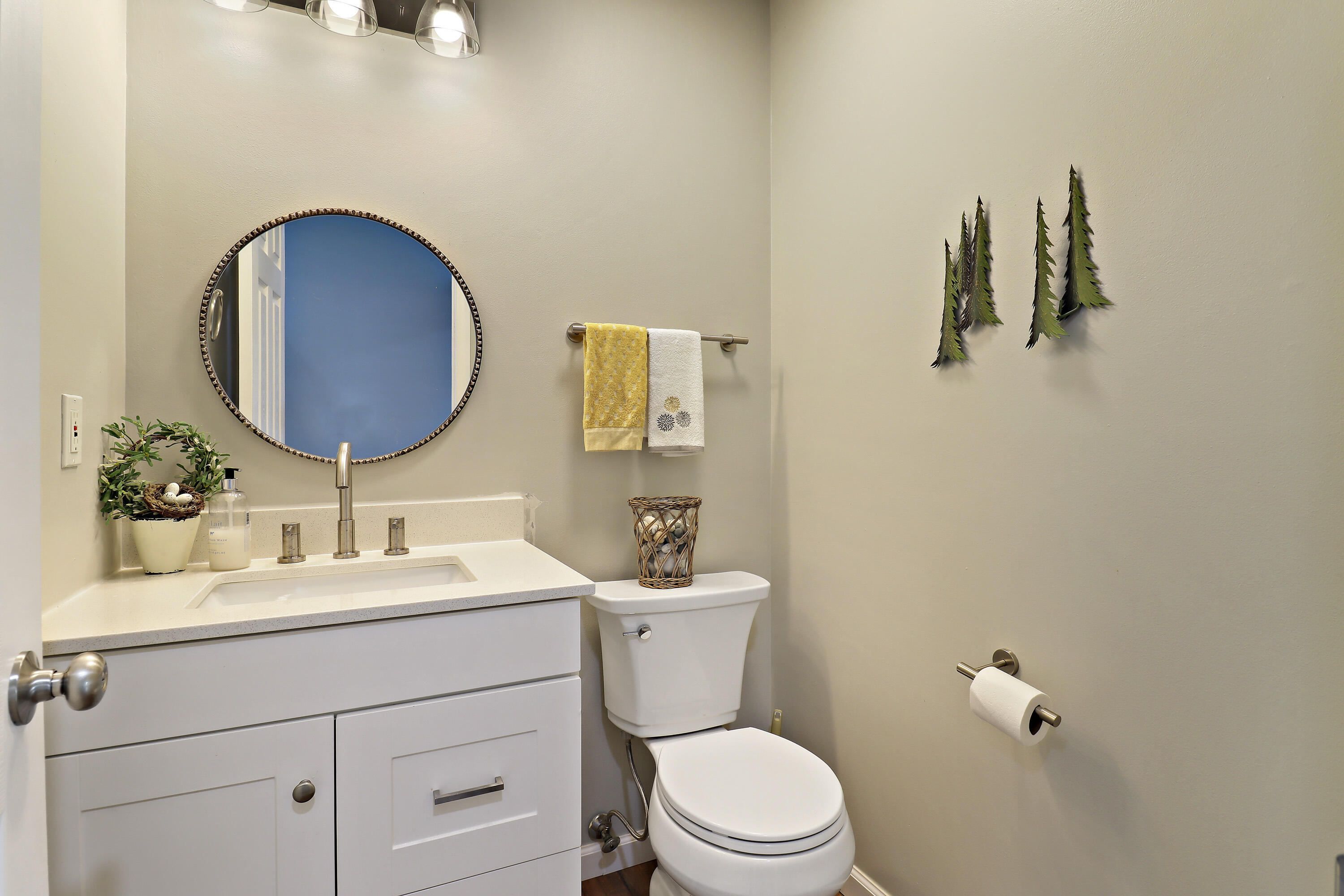 Kenosha, Wisconsin 53142, United States, 4 Bedrooms Bedrooms, ,5 BathroomsBathrooms,Residential,Active,171020