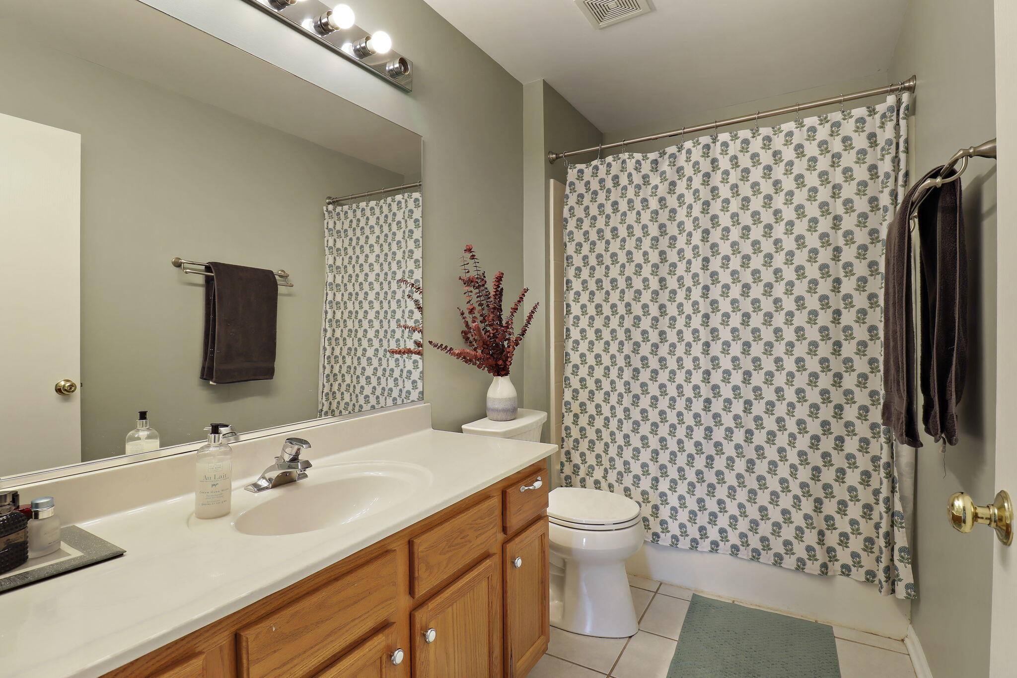 Kenosha, Wisconsin 53142, United States, 4 Bedrooms Bedrooms, ,5 BathroomsBathrooms,Residential,Active,171020