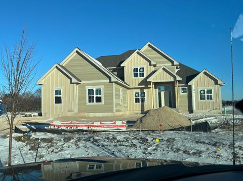 Photo of 9951 N Cygnet Ct, Mequon, WI 53097 (MLS # 1949782)