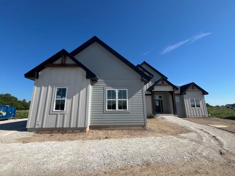 Photo of 9951 N Cygnet Ct, Mequon, WI 53097 (MLS # 1949782)