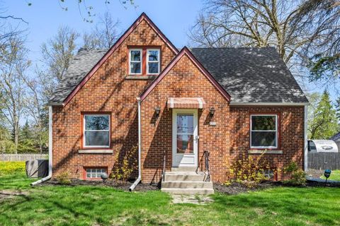 6510 W Cold Spring Dr, Greenfield, WI 53220 - #: 1915812