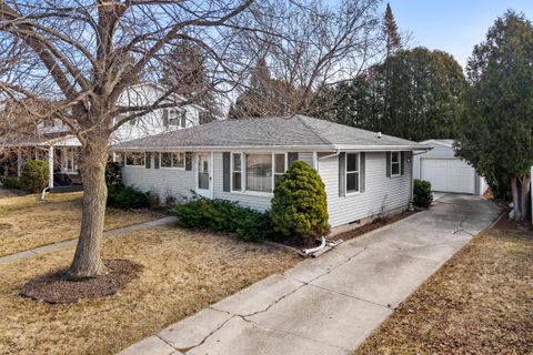 Photo of 3723 S 17th Pl, Sheboygan, WI 53081 (MLS # 1955797)