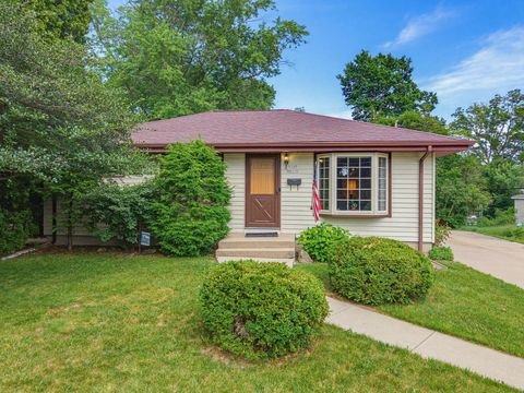 Photo of W169N8570 Sheridan Dr, Menomonee Falls, WI 53051 (MLS # 1970795)