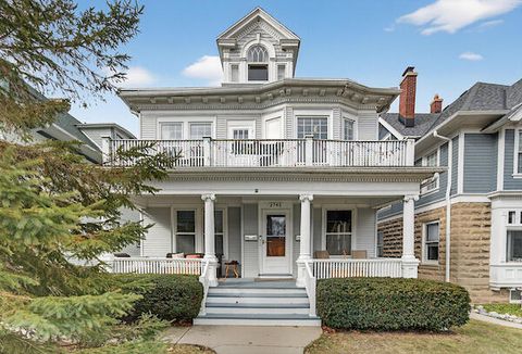 Photo of 2745 N Farwell Ave, Milwaukee, WI 53211 (MLS # 1951311)