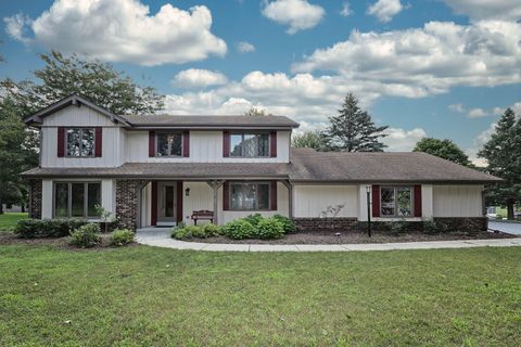 Photo of S14W31855 High Meadow Ln, Genesee, WI 53018 (MLS # 1941401)