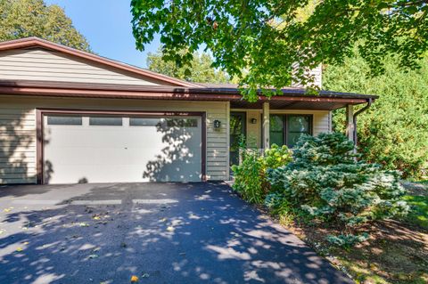 Photo of 3810 Wyoming Way, Caledonia, WI 53404 (MLS # 1955164)