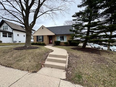 Photo of 2074 S 93rd St, West Allis, WI 53227 (MLS # 1954786)