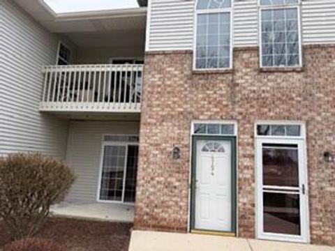 Photo of 4754 W Maple Leaf Cir, Greenfield, WI 53220 (MLS # 1955362)