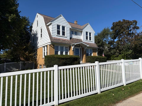 Photo of 420 S Washington Ave, Waukesha, WI 53188 (MLS # 1986576)