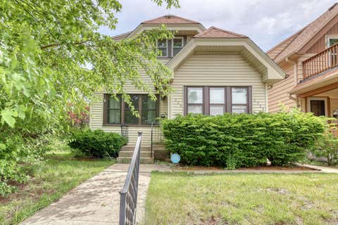 Photo of 206 N 68th St, Milwaukee, WI 53213 (MLS # 1966932)