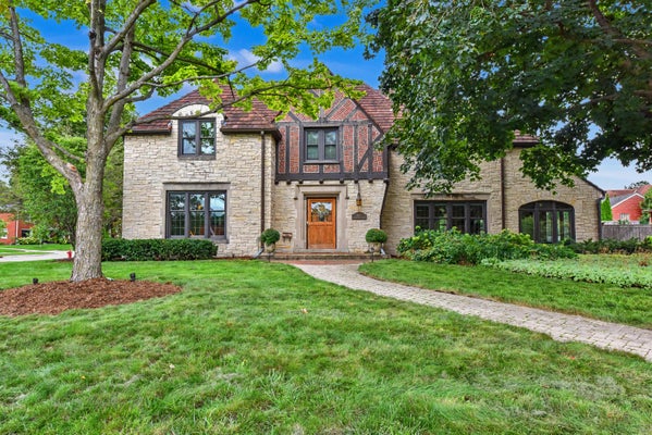 660 N HONEY CREEK PKWY, MILWAUKEE, WI 53213 - Image f4a1044d84fd46a6d1fcd2ca05fce33d/27063496