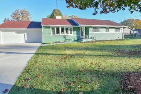 Photo of 5204 85th St, Pleasant Prairie, WI 53158 (MLS # 1941346)