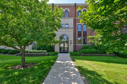 Photo of 19045 Thomson Dr, Brookfield, WI 53045 (MLS # 1985340)