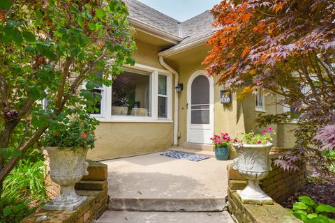 Photo of 2831 N Maryland Ave, Milwaukee, WI 53211 (MLS # 1929035)